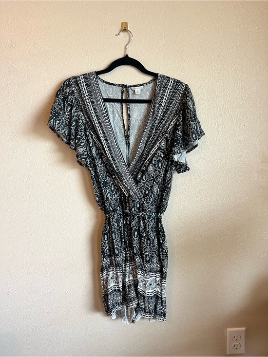Cato Other - Cato Black and White Paisley Print Keyhole Blouse